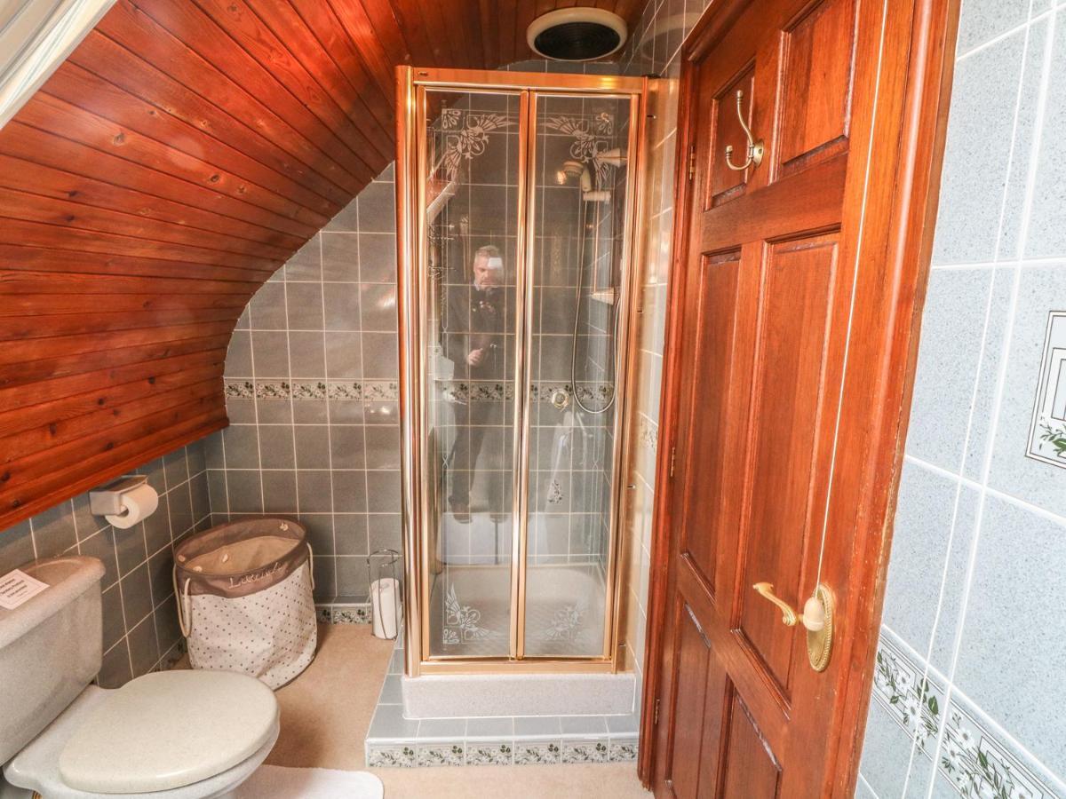 Cae Glas Клангефни Екстериор снимка
